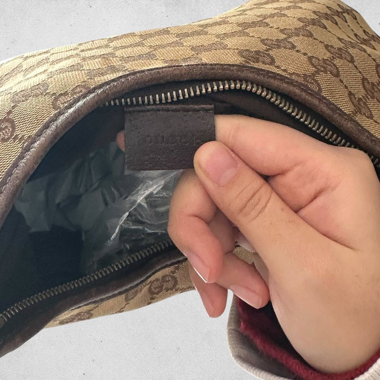 Authentic Vintage Gucci GG Abbey D-Ring Shoulder Bag
