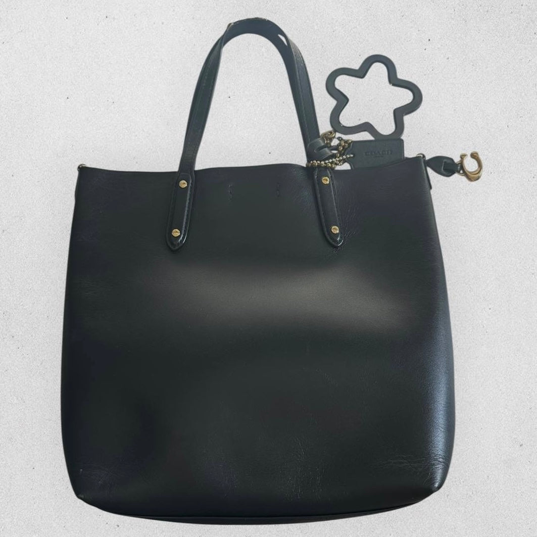 Authentic Coach Central Shopper Small Tote with Bag Charms