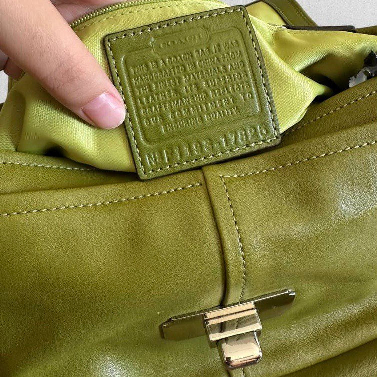Authentic Vintage Coach Turnlock Olive Green Leather Shoulder/Crossbody Bag