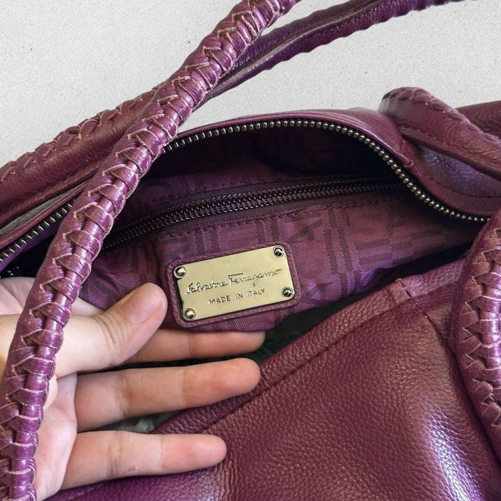 Authentic Vintage Salvatore Ferragamo Gancini Purple Leather Sholder Bag